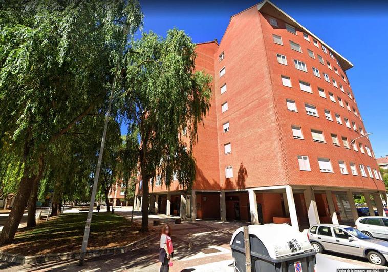 Fallece un octogenario en Vitoria al caerse de un cuarto piso cuando limpiaba una ventana